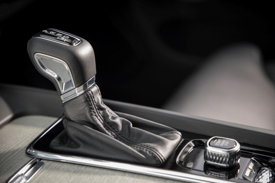 Детали интерьера Volvo XC60 D4 Inscription 2017 года  (UK) (фото 126 из 172)